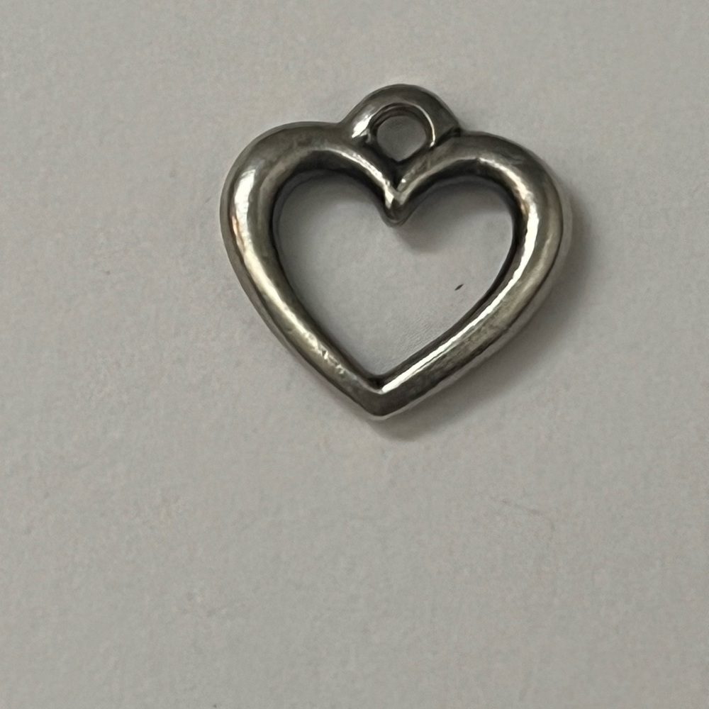 LOVE!! Sweet James Avery open heart charm